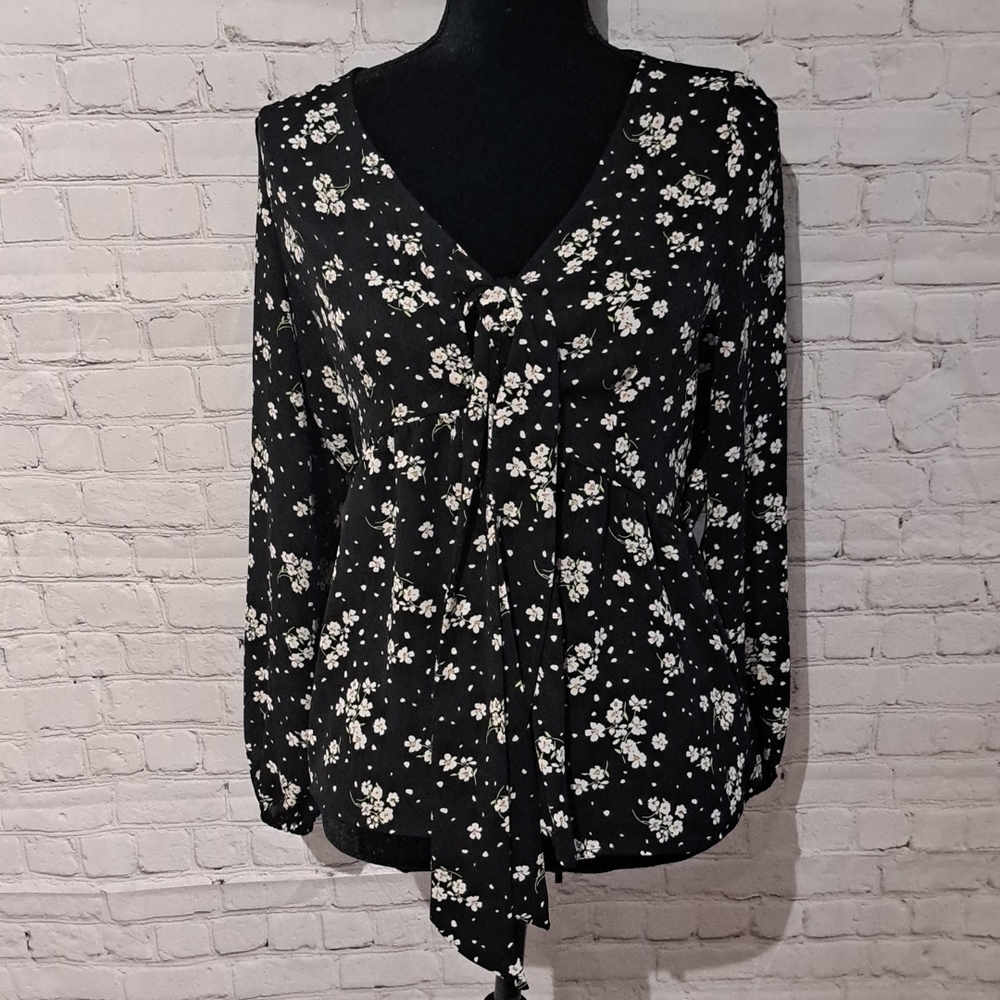 LUSH medium flow top with tie in front chest area